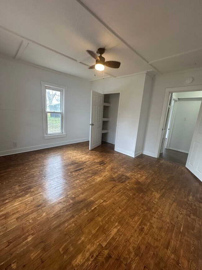 Building Photo - Step into this adorable 2-bedroom, 1-bathroom home—full of charm and thoughtful updates!