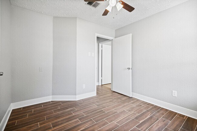 Building Photo - 13514 Klamath Falls Dr