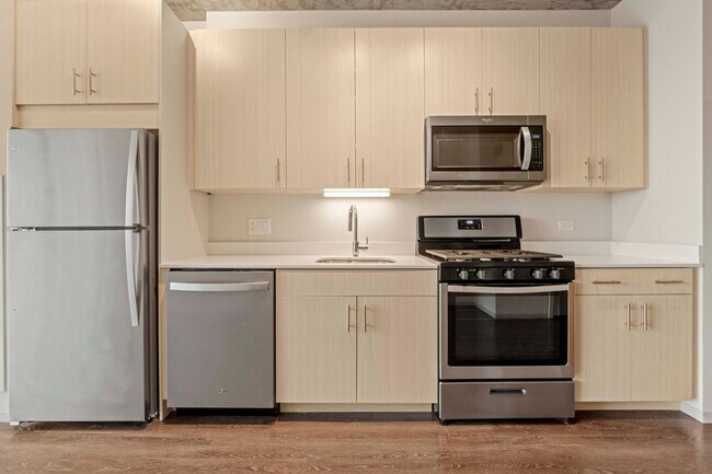 Building Photo - 727 S Clark St