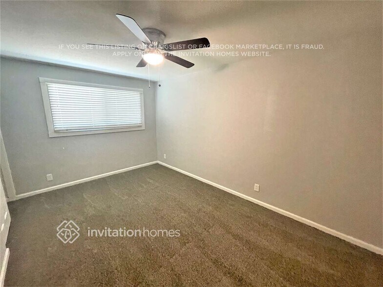 Building Photo - 943 E Manhatton Dr