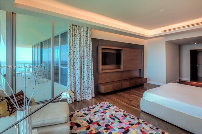 Building Photo - 17001 Collins Ave