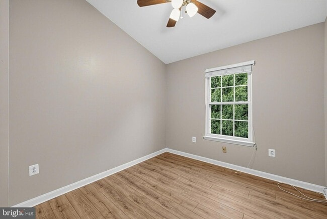 Building Photo - 21588 Bankbarn Terrace