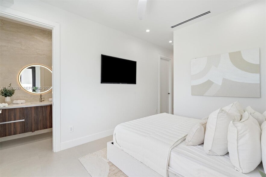 Building Photo - 1410 NE 5th St