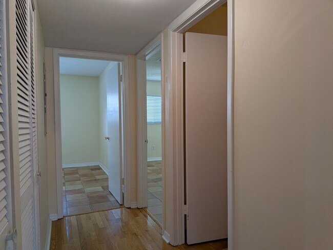 Building Photo - 3 Bedroom Condo in Hidden Ridge Condominiums