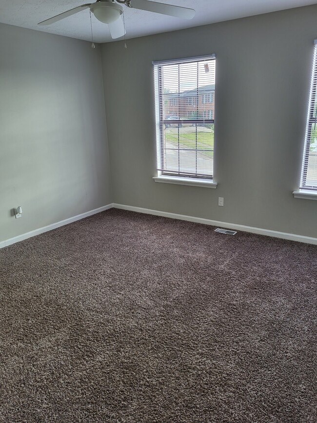 Building Photo - 194 S Killarney Ln