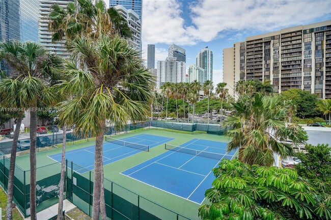 Building Photo - 1541 Brickell Ave