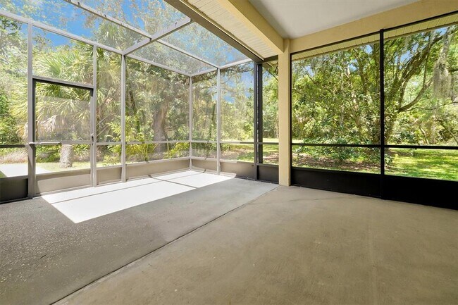 Building Photo - 220 E Bahama Rd