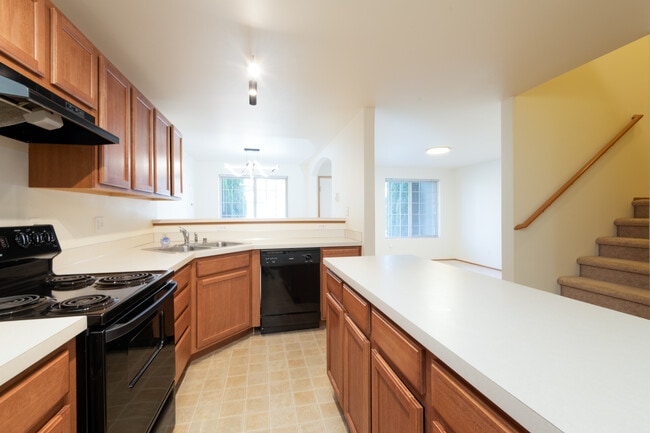 Building Photo - 2732 Hidden Springs Loop SE