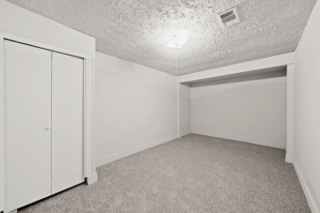 Building Photo - 505 S 4th St