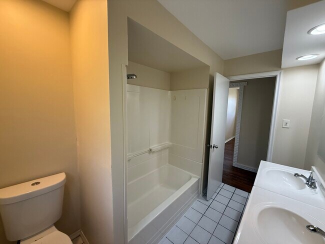 Building Photo - 8517 W 87th Pl