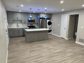 Building Photo - 4371 S Fairbourne Ave