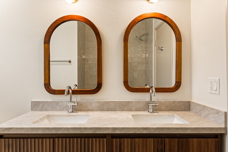 Building Photo - 3205 Fairesta St