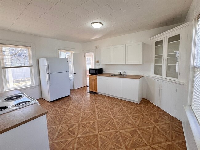 Building Photo - 29 Abbott St