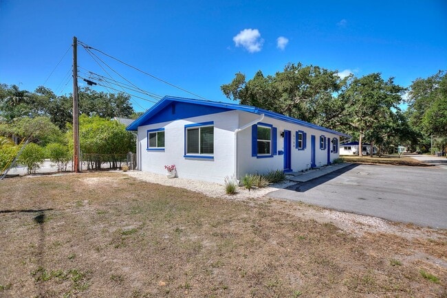 Building Photo - 5100/5102 24th Ave - Duplex