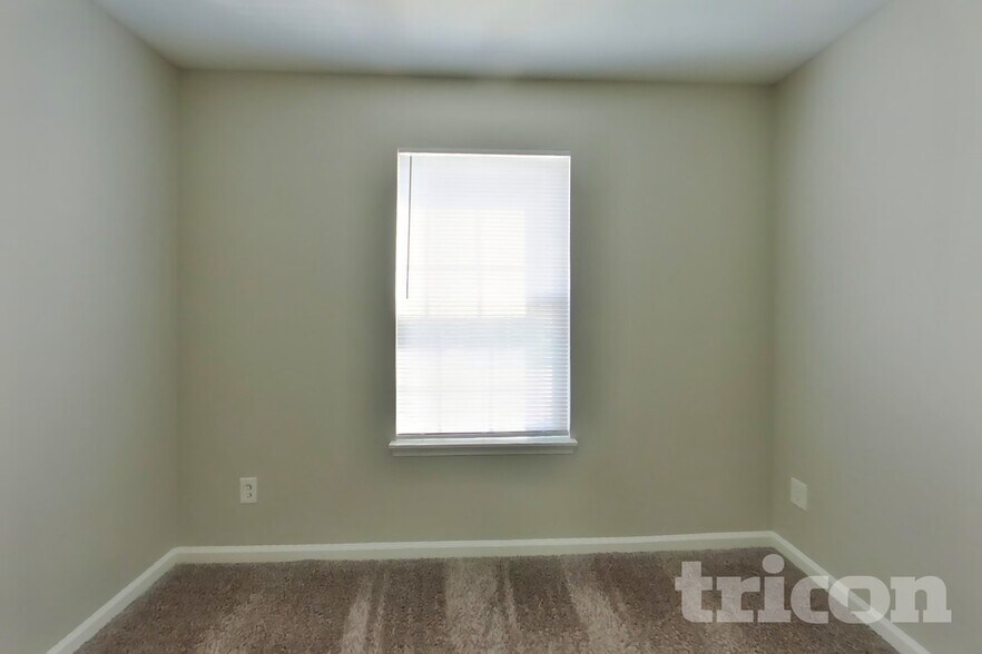 Building Photo - 501 Foliage Ln