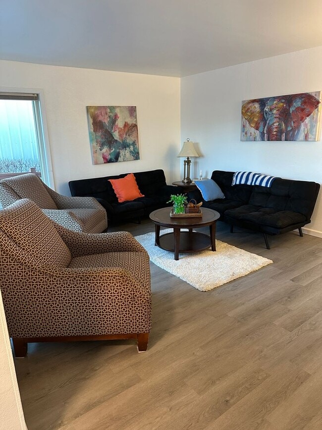 Building Photo - 521 N St