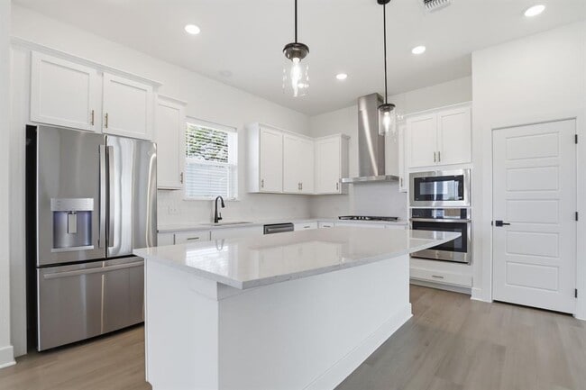 Building Photo - 881 Prominence Wy