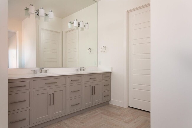 Building Photo - Gorgeous luxury 4 bedroom home in Ivins