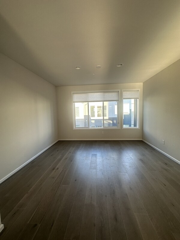 Building Photo - 7629 NE 122nd Ct