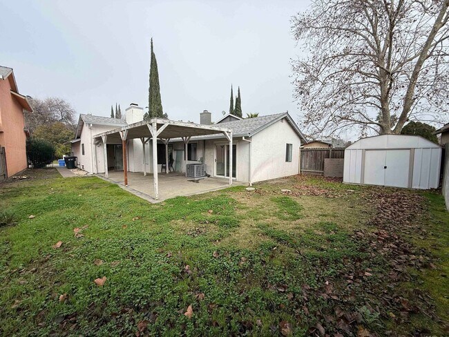 Building Photo - Great Natomas 3 Bedroom on Large Court