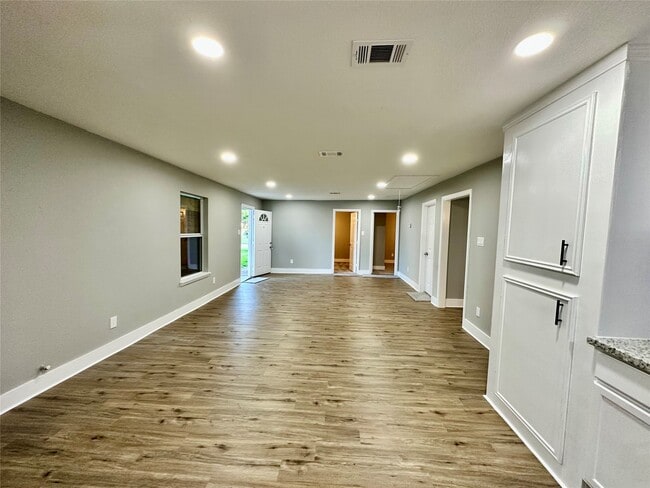 Building Photo - 10210 Ashville Dr