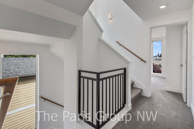 Building Photo - Modern 2BR Columbia City/Hillman City Town...