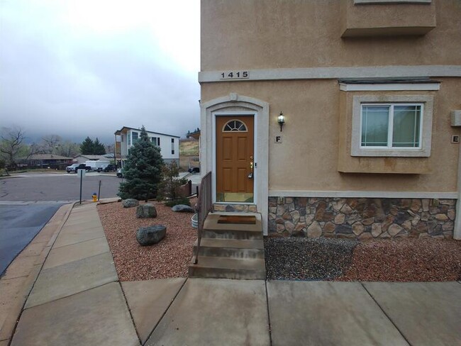 Building Photo - 1415 Madison Ridge Heights