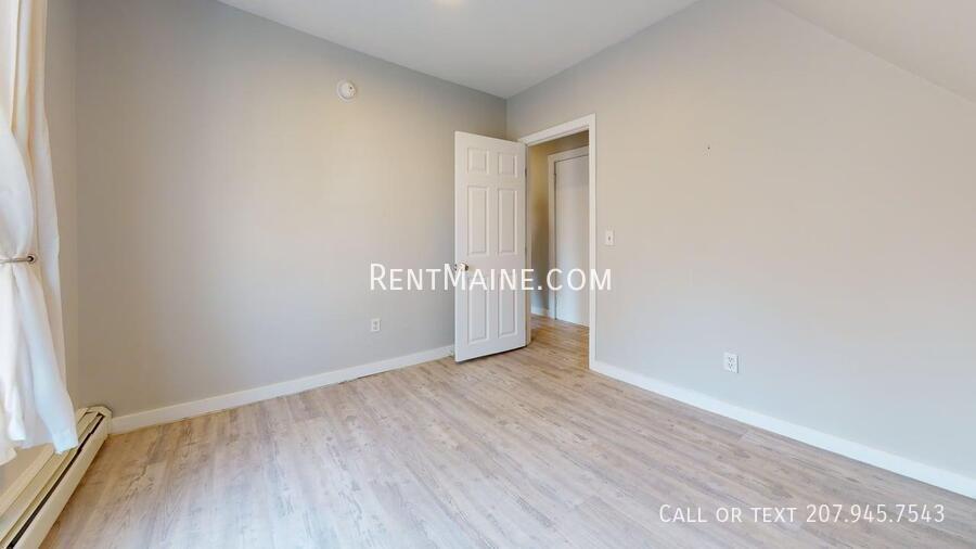 Building Photo - 454 S Main St