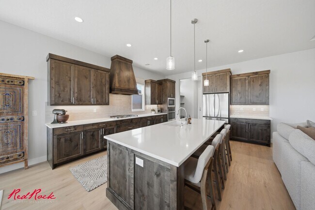 Building Photo - 4 Bedroom Home with Gorgeous Views