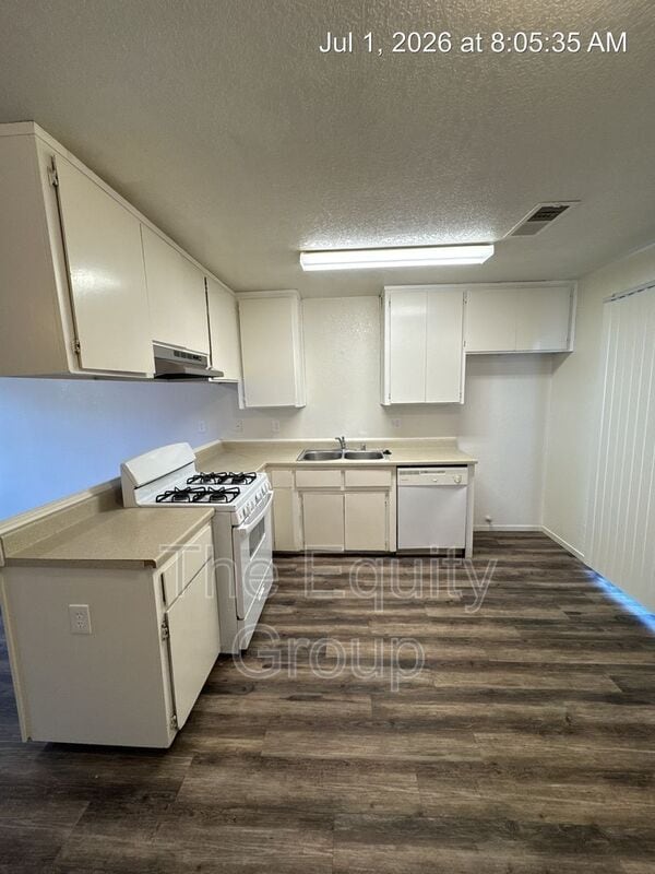 Building Photo - 10931 Thompson Dr