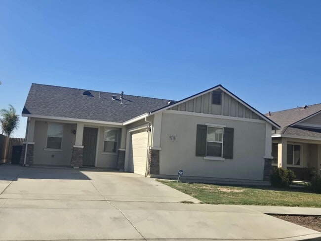 Primary Photo - 3 Br 2 Bath Available 12/1