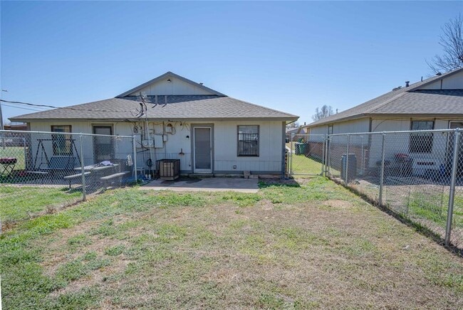 Building Photo - 931 SW 63rd St