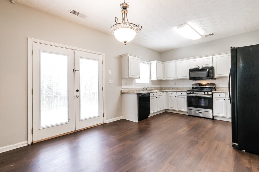 Building Photo - 251 Winthrop Ln