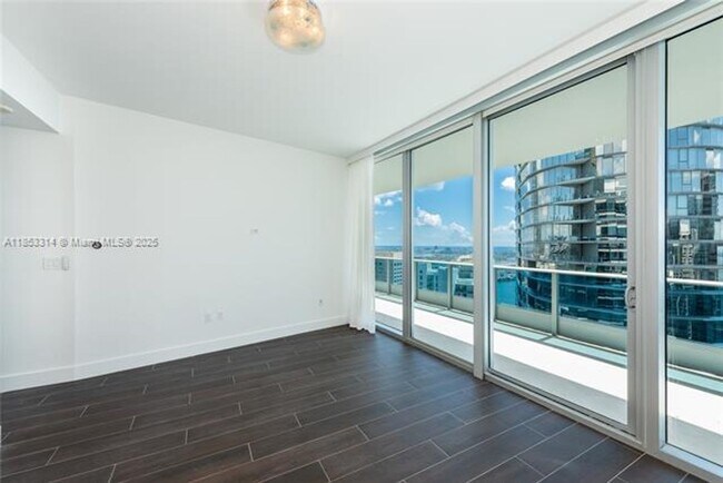 Building Photo - 200 Biscayne Blvd Way