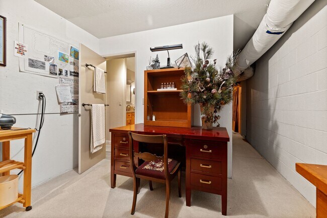 Building Photo - Breathtaking Views & Luxurious Furnished Rental in Oakmont's 55+ Community!