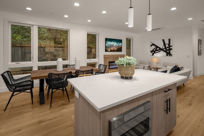 Building Photo - 2bd/3ba Kirkland Home