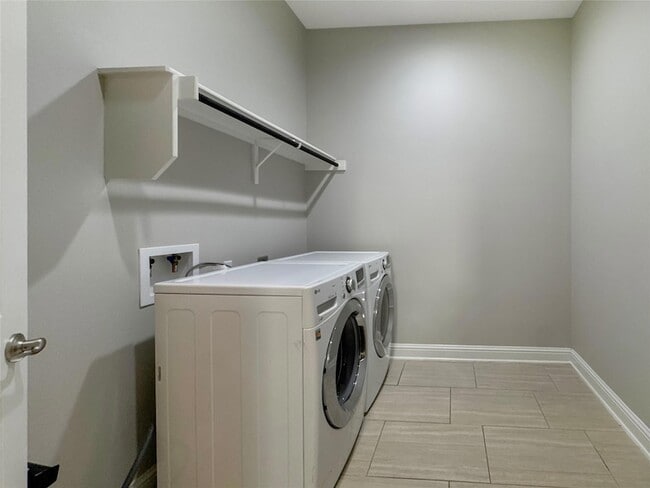 Building Photo - 7112 Cut Plains Trail