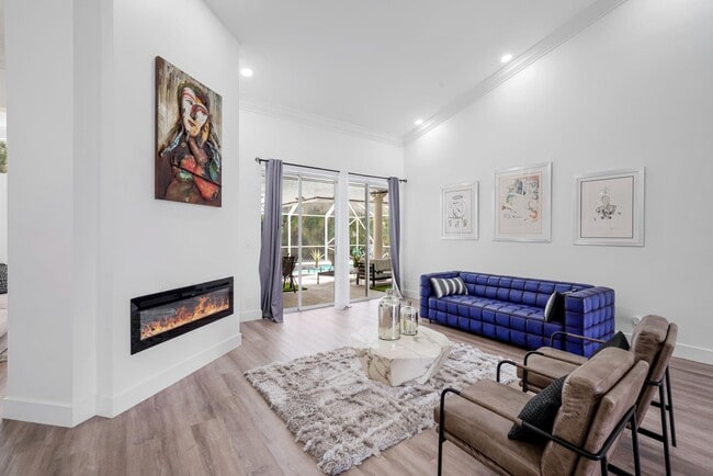 Building Photo - 12499 Classic Dr