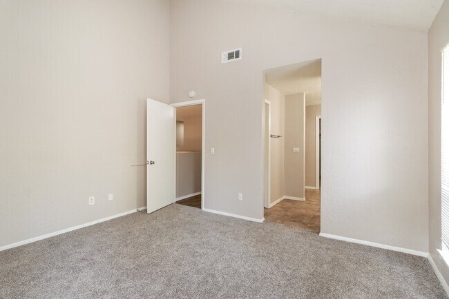 Building Photo - 17803 Villa Way Dr