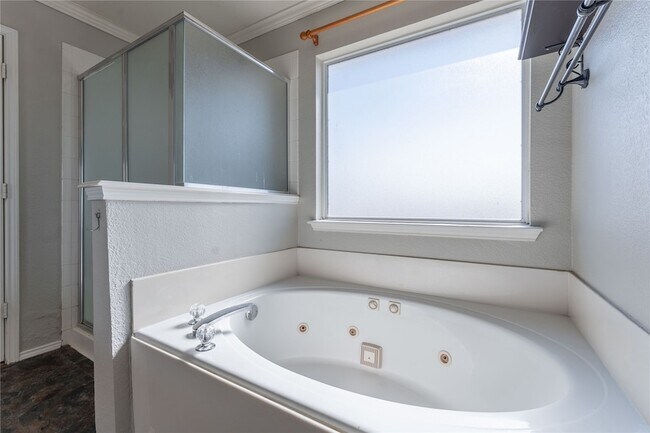 Building Photo - 5028 Senator Dr