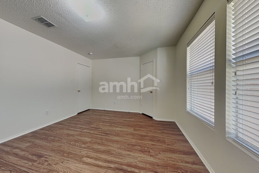 Building Photo - 8724 Hunters Creek Ct