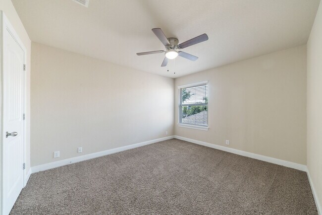 Building Photo - 26923 Camellia Trce