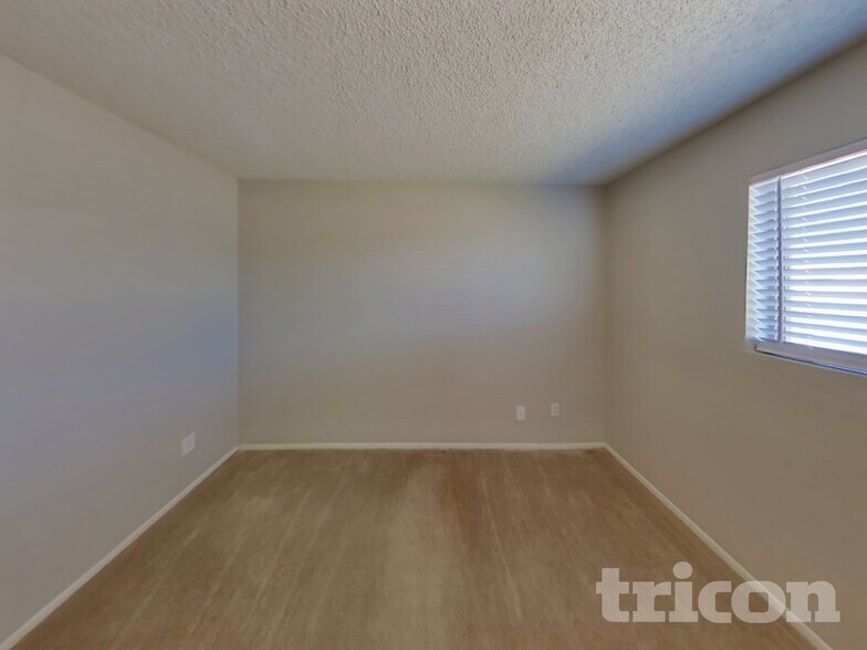 Building Photo - 5651 W Cheryl Dr