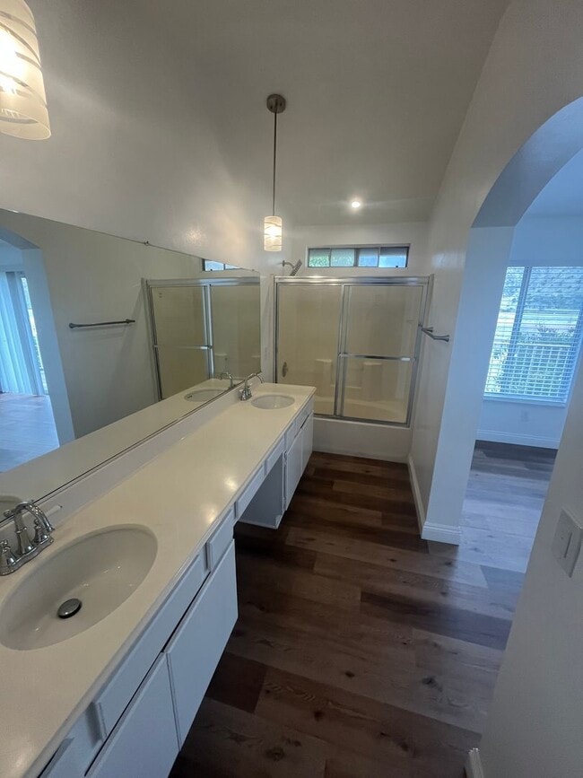 Building Photo - 1833 Mirador Dr