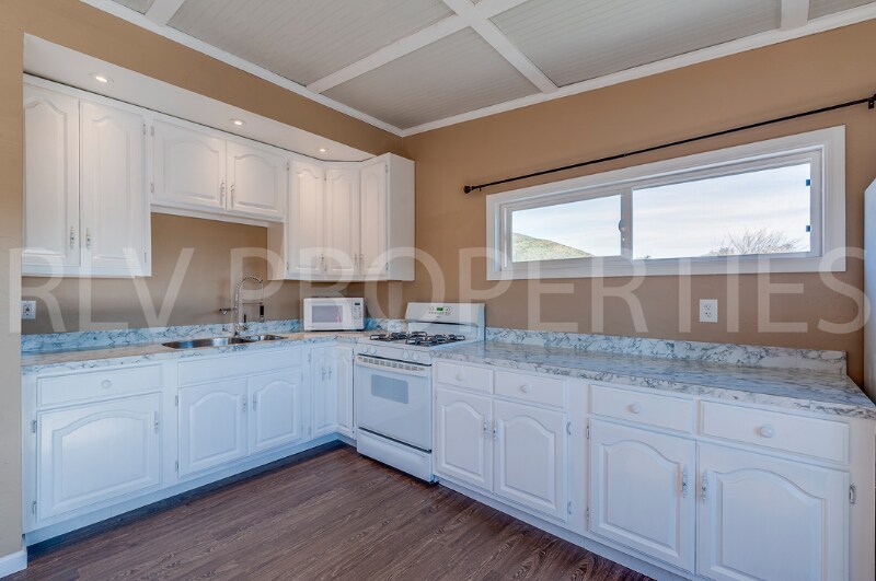 Building Photo - 876 Adele St