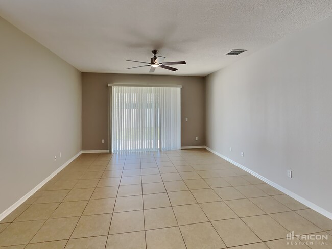Building Photo - 2557 Isabela Terrace