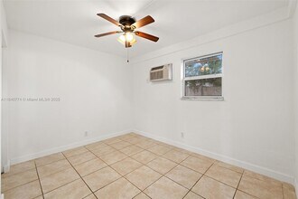 Building Photo - 517-521 NW 18th Ave