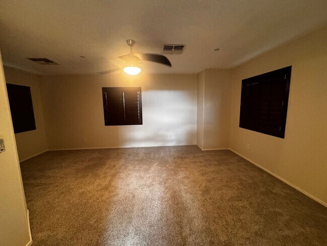 Building Photo - 5 BEDROOM HOME IN POWER RANCH