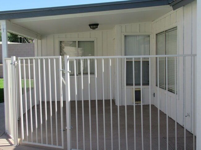 Building Photo - Nice 4 Bedroom + Den Home With Pool In AHWATUKEE!