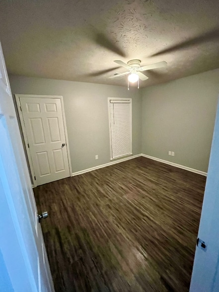 Building Photo - 6233 Cross Tie Ct